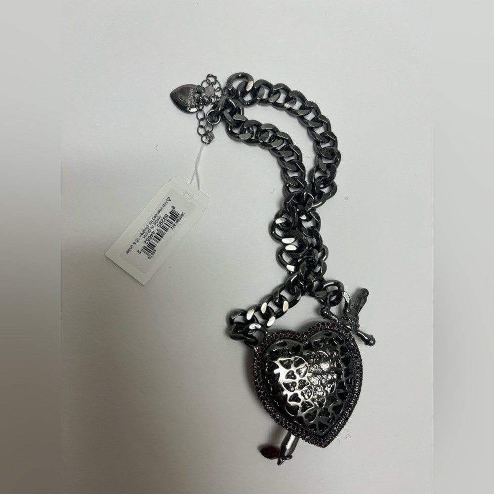 NWT ⚜️❤️⚜️ Betsey Johnson Heart Dagger Pendant Necklace - Picture 9 of 12